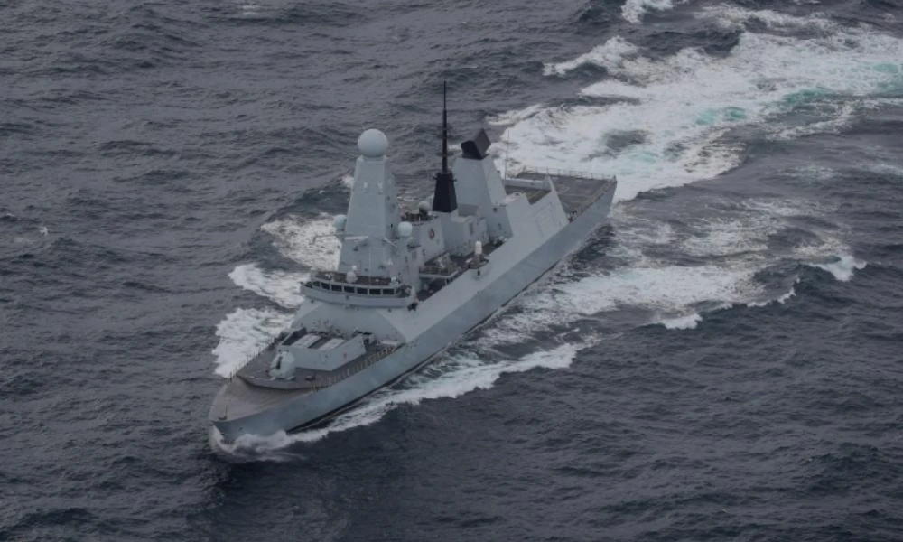 Επιχείρηση «Ασπίδες»: Το βρετανικό ναυτικό κατέρριψε πύραυλο των Χούθι που στόχευε εμπορικό πλοίο